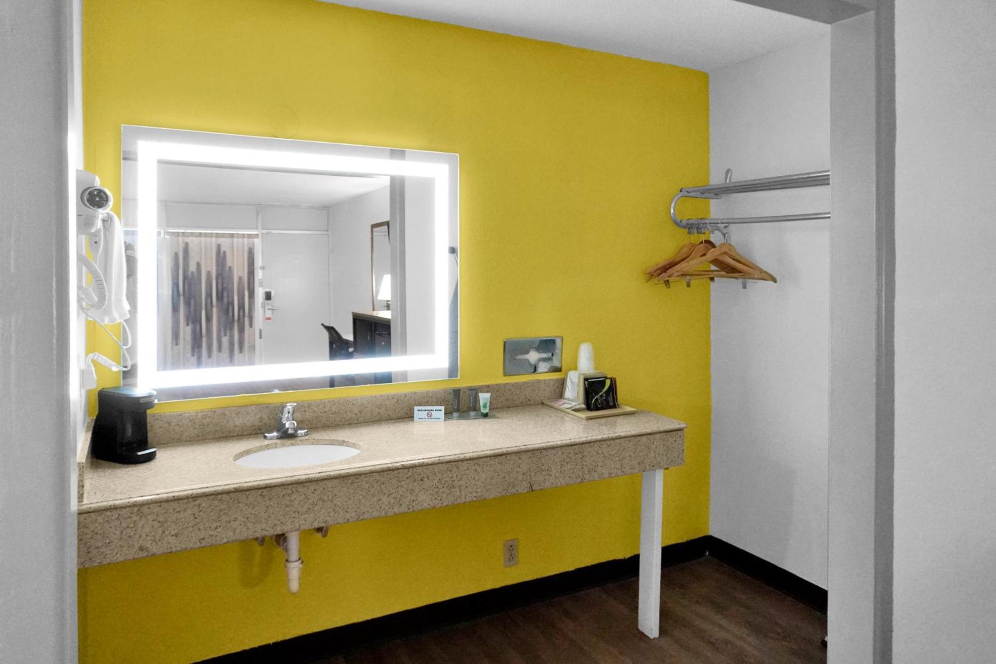 Econo Lodge Carlsbad Caverns Area Екстериор снимка
